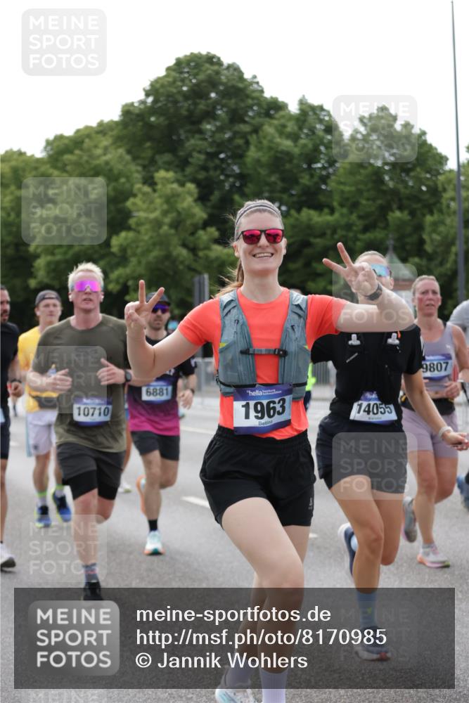 29.06.2025 - hella hamburg halbmarathon Jannik Wohlers http://msf.ph/oto/8170985 29.06.2025 10:21:38 Lombardsbrücke 1003, 1191, 1250, 1294, 1958, 1963, 2009, 2063, 2514, 2744, 3050, 3172, 3458, 3606, 3768, 3995, 4046, 4366, 5641, 6676, 6881, 7162, 8431, 8860, 8954, 8959, 9002, 9062, 9326, 9327, 9788, 9807, 10088, 10125, 10167, 10210, 10710, 10787, 11424, 12894, 13477, 14053, 14055, 14059, 14168, 14180, 15104, 15129, 15324, 15635, 15660, 16143, 16154, 16161, 16762, 16781, 16796, 16920, 17416, 17696, 17944, 18172, 18661, 19008, 19099 meine-sportfotos.de