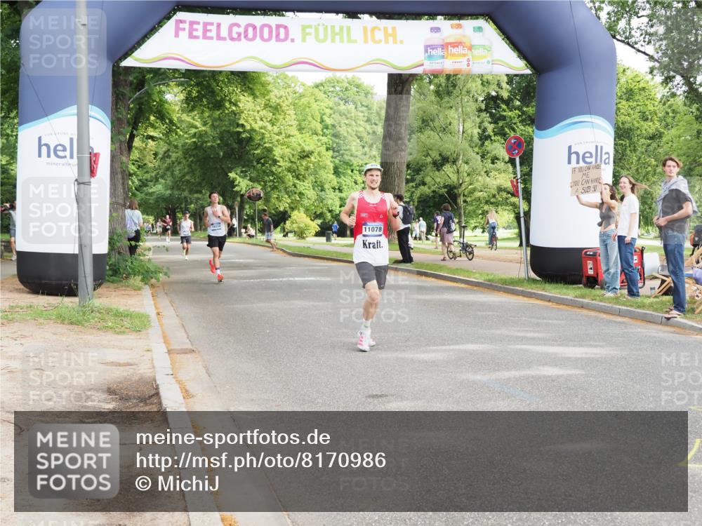 29.06.2025 - hella hamburg halbmarathon MichiJ http://msf.ph/oto/8170986 29.06.2025 10:15:09 Zwischen KM18-KM19 1241, 13872, 14113 meine-sportfotos.de