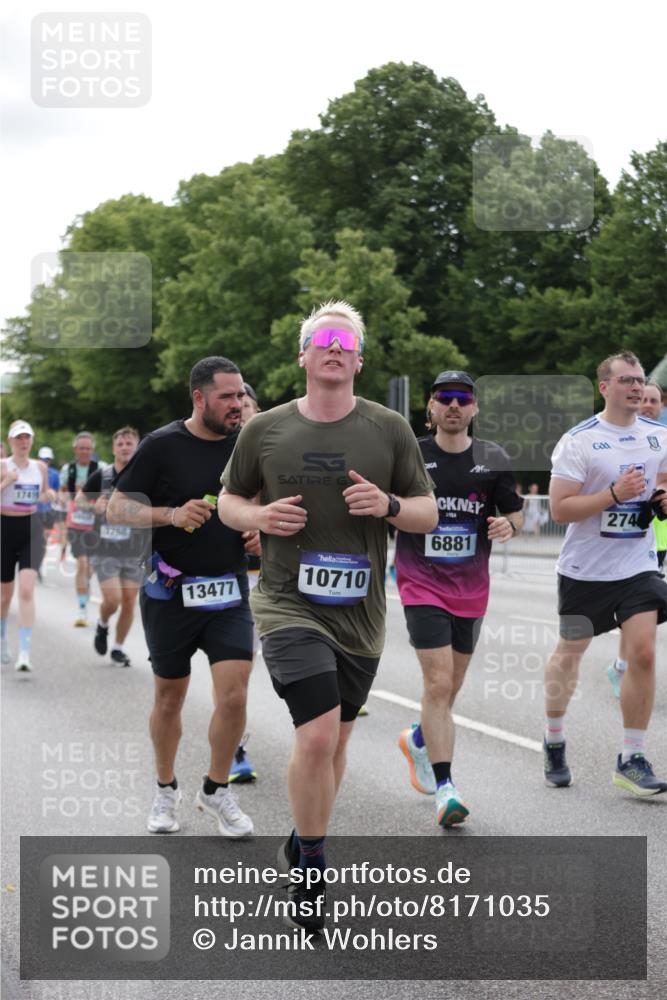 29.06.2025 - hella hamburg halbmarathon Jannik Wohlers http://msf.ph/oto/8171035 29.06.2025 10:21:39 Lombardsbrücke 1003, 1294, 1963, 2009, 2063, 2514, 2744, 3050, 3172, 3458, 3606, 3768, 3995, 4046, 4366, 5641, 6676, 6881, 6977, 7162, 8431, 8860, 8954, 8959, 9002, 9062, 9326, 9327, 9788, 9807, 10088, 10125, 10167, 10210, 10710, 10787, 12894, 13255, 13477, 14053, 14055, 14059, 14168, 14180, 15104, 15129, 15324, 15635, 15660, 16143, 16154, 16161, 16762, 16781, 16796, 16920, 17416, 17556, 17696, 17944, 18172, 18661, 19008, 19099 meine-sportfotos.de