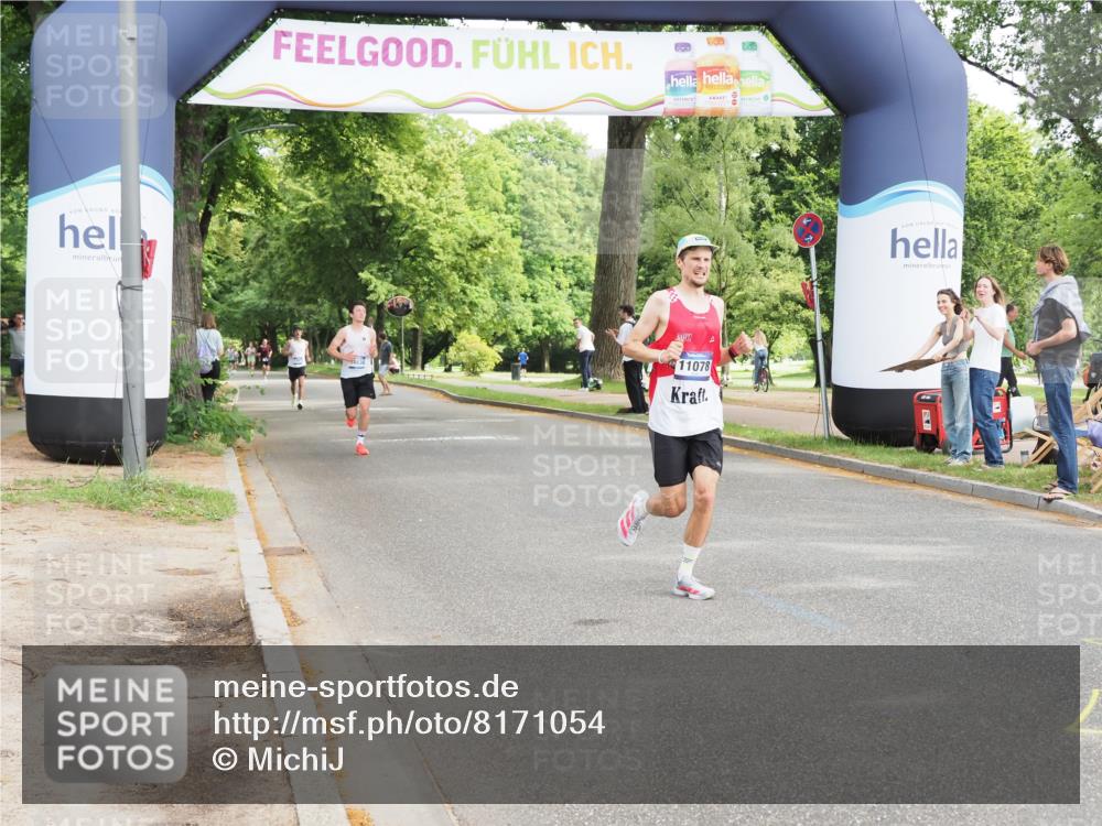 29.06.2025 - hella hamburg halbmarathon MichiJ http://msf.ph/oto/8171054 29.06.2025 10:15:10 Zwischen KM18-KM19 1241, 11078, 13872 meine-sportfotos.de