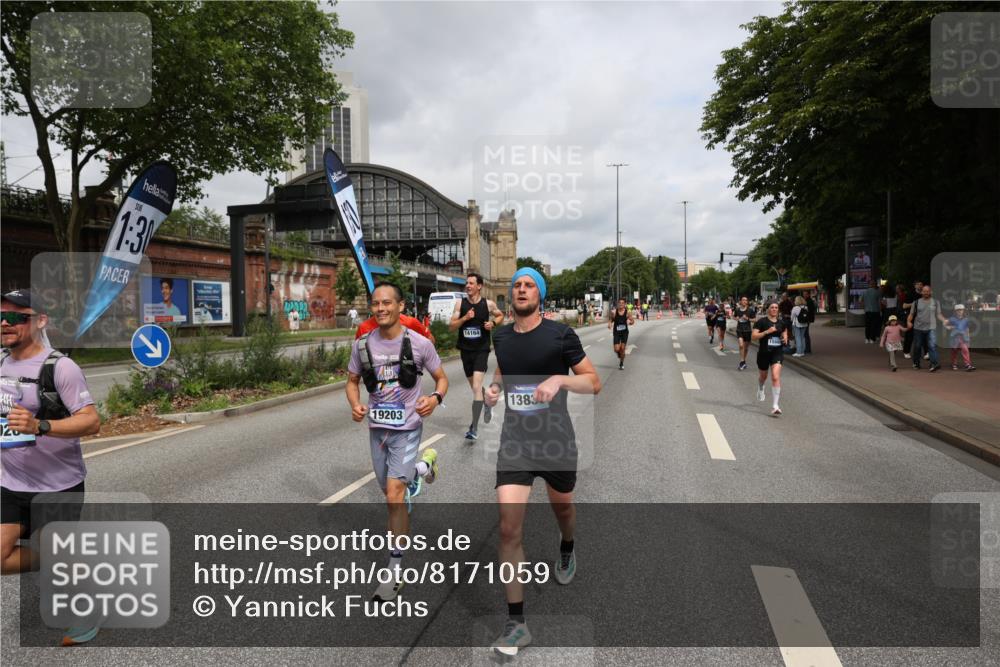 29.06.2025 - hella hamburg halbmarathon Yannick Fuchs http://msf.ph/oto/8171059 29.06.2025 10:24:36 20KM 1758, 2021, 2180, 3043, 6781, 7186, 7231, 7349, 9137, 9571, 10156, 10171, 10790, 12234, 12337, 13374, 13838, 14164, 14395, 15672, 15880, 16118, 16736, 16818, 17197, 18699, 18737, 19042, 19194, 19202, 19203, 19204 meine-sportfotos.de