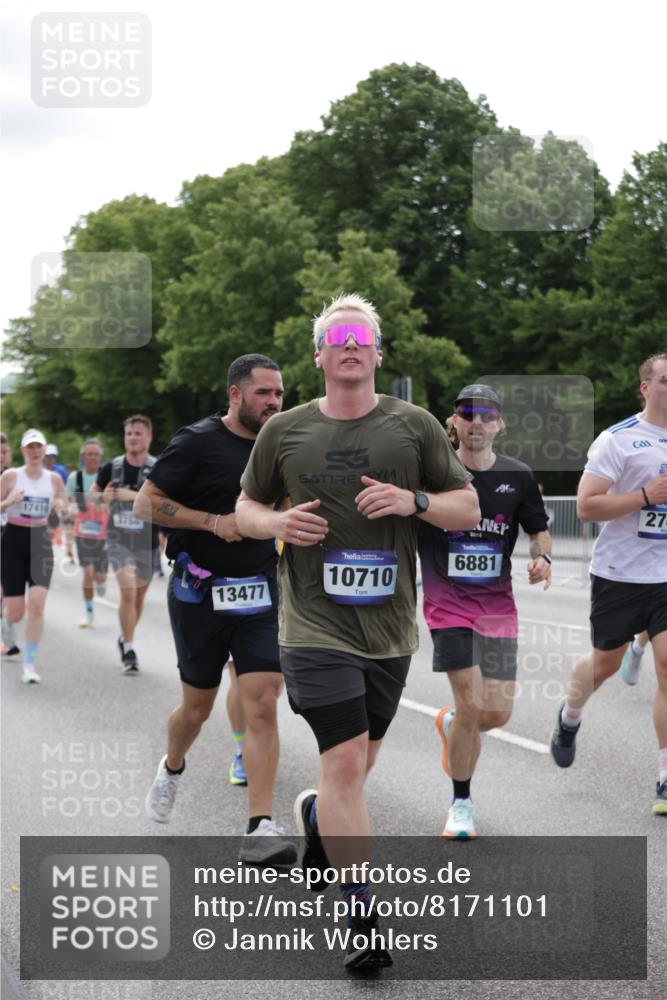 29.06.2025 - hella hamburg halbmarathon Jannik Wohlers http://msf.ph/oto/8171101 29.06.2025 10:21:39 Lombardsbrücke 1003, 1294, 1963, 2009, 2063, 2514, 2744, 3050, 3172, 3458, 3606, 3768, 3995, 4046, 4366, 5641, 6676, 6881, 6977, 7162, 8431, 8860, 8954, 8959, 9002, 9062, 9326, 9327, 9788, 9807, 10088, 10125, 10167, 10210, 10710, 10787, 12894, 13255, 13477, 14053, 14055, 14059, 14168, 14180, 15104, 15129, 15324, 15635, 15660, 16143, 16154, 16161, 16762, 16781, 16796, 16920, 17416, 17556, 17696, 17944, 18172, 18661, 19008, 19099 meine-sportfotos.de
