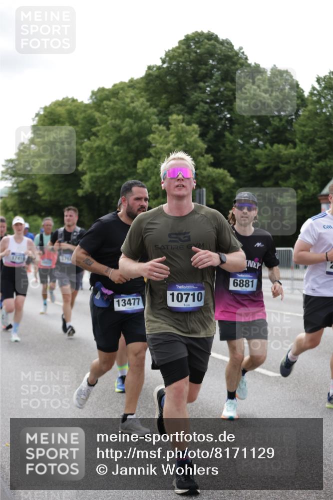 29.06.2025 - hella hamburg halbmarathon Jannik Wohlers http://msf.ph/oto/8171129 29.06.2025 10:21:39 Lombardsbrücke 1003, 1294, 1963, 2009, 2063, 2514, 2744, 3050, 3172, 3458, 3606, 3768, 3995, 4046, 4366, 5641, 6676, 6881, 6977, 7162, 8431, 8860, 8954, 8959, 9002, 9062, 9326, 9327, 9788, 9807, 10088, 10125, 10167, 10210, 10710, 10787, 12894, 13255, 13477, 14053, 14055, 14059, 14168, 14180, 15104, 15129, 15324, 15635, 15660, 16143, 16154, 16161, 16762, 16781, 16796, 16920, 17416, 17556, 17696, 17944, 18172, 18661, 19008, 19099 meine-sportfotos.de
