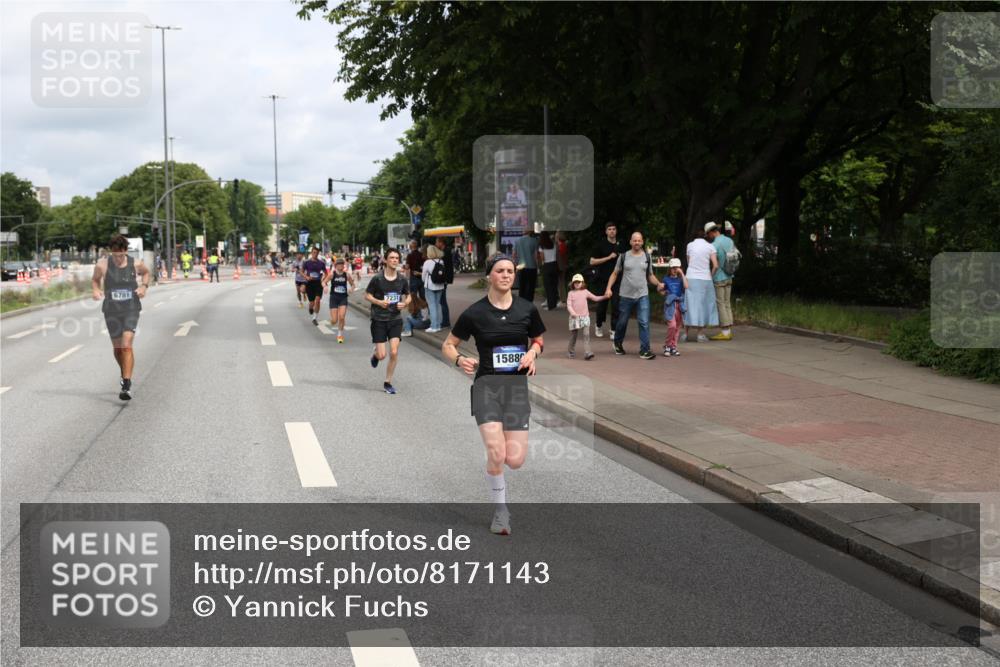 29.06.2025 - hella hamburg halbmarathon Yannick Fuchs http://msf.ph/oto/8171143 29.06.2025 10:24:37 20KM 1758, 2021, 2180, 3043, 6781, 7186, 7231, 9137, 9571, 10156, 10171, 10790, 12234, 12337, 13374, 13838, 14164, 14395, 15672, 15880, 16118, 16736, 16818, 17197, 18699, 18737, 19042, 19194, 19202, 19203, 19204 meine-sportfotos.de