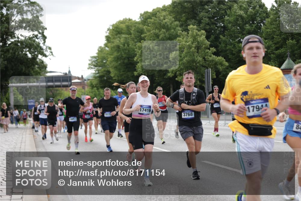 29.06.2025 - hella hamburg halbmarathon Jannik Wohlers http://msf.ph/oto/8171154 29.06.2025 10:21:40 Lombardsbrücke 1003, 1294, 1963, 2009, 2063, 2514, 2744, 3050, 3172, 3458, 3606, 3768, 3995, 4046, 4366, 5641, 6676, 6881, 6977, 7162, 8431, 8860, 8884, 8954, 9002, 9062, 9327, 9788, 9807, 10088, 10125, 10167, 10210, 10710, 12894, 13255, 13477, 14053, 14055, 14059, 14168, 14180, 15129, 15324, 15635, 15660, 16143, 16154, 16161, 16762, 16796, 16920, 17416, 17556, 17696, 17944, 18172, 18661, 19008, 19099, 19154 meine-sportfotos.de