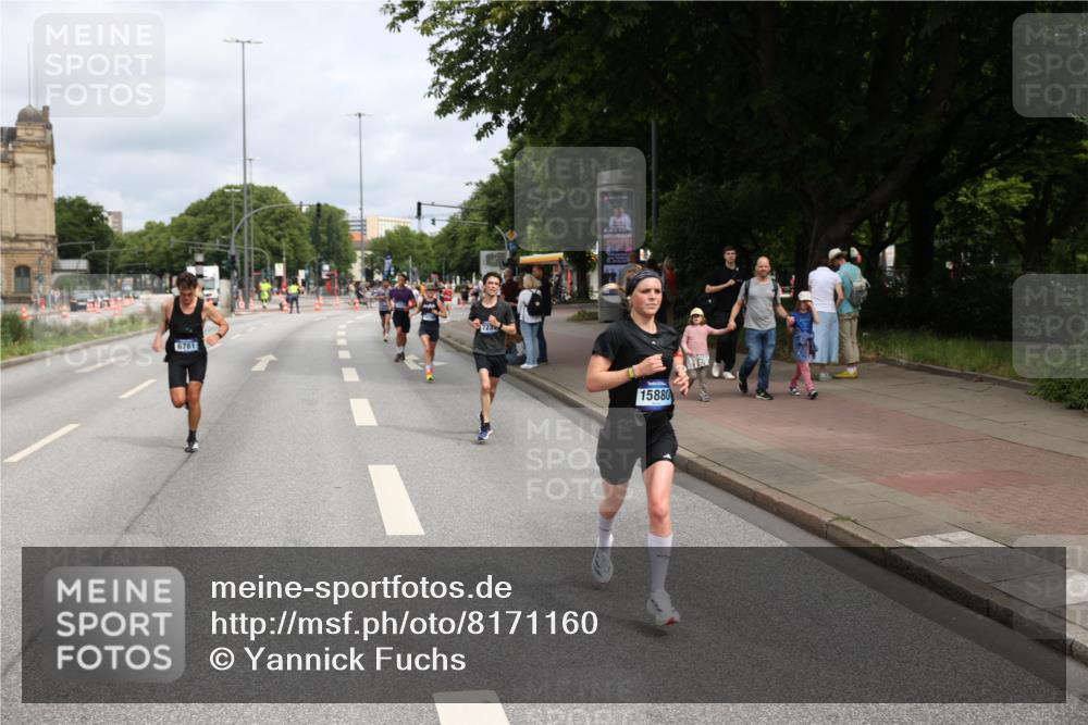 29.06.2025 - hella hamburg halbmarathon Yannick Fuchs http://msf.ph/oto/8171160 29.06.2025 10:24:37 20KM 1758, 2021, 2180, 3043, 6781, 7186, 7231, 9137, 9571, 10156, 10171, 10790, 12234, 12337, 13374, 13838, 14164, 14395, 15672, 15880, 16118, 16736, 16818, 17197, 18699, 18737, 19042, 19194, 19202, 19203, 19204 meine-sportfotos.de