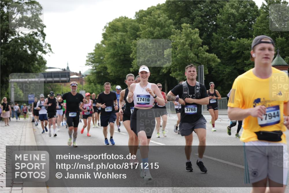 29.06.2025 - hella hamburg halbmarathon Jannik Wohlers http://msf.ph/oto/8171215 29.06.2025 10:21:40 Lombardsbrücke 1003, 1294, 1963, 2009, 2063, 2514, 2744, 3050, 3172, 3458, 3606, 3768, 3995, 4046, 4366, 5641, 6676, 6881, 6977, 7162, 8431, 8860, 8884, 8954, 9002, 9062, 9327, 9788, 9807, 10088, 10125, 10167, 10210, 10710, 12894, 13255, 13477, 14053, 14055, 14059, 14168, 14180, 15129, 15324, 15635, 15660, 16143, 16154, 16161, 16762, 16796, 16920, 17416, 17556, 17696, 17944, 18172, 18661, 19008, 19099, 19154 meine-sportfotos.de