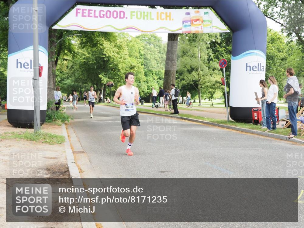 29.06.2025 - hella hamburg halbmarathon MichiJ http://msf.ph/oto/8171235 29.06.2025 10:15:12 Zwischen KM18-KM19 11078, 14836 meine-sportfotos.de
