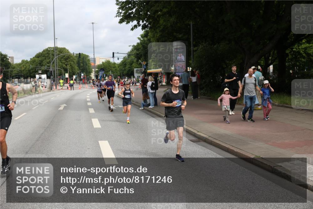 29.06.2025 - hella hamburg halbmarathon Yannick Fuchs http://msf.ph/oto/8171246 29.06.2025 10:24:38 20KM 1758, 2021, 2180, 3043, 6781, 7186, 7231, 9137, 9571, 10156, 10171, 10790, 12234, 12337, 13374, 13838, 14164, 14395, 15672, 15880, 16118, 16736, 16818, 17197, 18699, 18737, 19042, 19194, 19202, 19203, 19204 meine-sportfotos.de