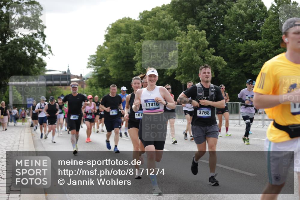 29.06.2025 - hella hamburg halbmarathon Jannik Wohlers http://msf.ph/oto/8171274 29.06.2025 10:21:41 Lombardsbrücke 1003, 1294, 1419, 1963, 2009, 2063, 2514, 2744, 3050, 3172, 3458, 3606, 3768, 3995, 4046, 4366, 5641, 6676, 6881, 6977, 7162, 8431, 8860, 8884, 8954, 9002, 9062, 9327, 9788, 9807, 10088, 10125, 10167, 10210, 10710, 11440, 12894, 13255, 13477, 14053, 14055, 14059, 14168, 14180, 15129, 15324, 15635, 15660, 16143, 16154, 16161, 16796, 16920, 17416, 17556, 17696, 17944, 18172, 18661, 19008, 19099, 19154 meine-sportfotos.de