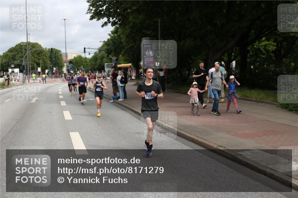 29.06.2025 - hella hamburg halbmarathon Yannick Fuchs http://msf.ph/oto/8171279 29.06.2025 10:24:38 20KM 1758, 2021, 2180, 3043, 6781, 7186, 7231, 9137, 9571, 10156, 10171, 10790, 12234, 12337, 13374, 13838, 14164, 14395, 15672, 15880, 16118, 16736, 16818, 17197, 18699, 18737, 19042, 19194, 19202, 19203, 19204 meine-sportfotos.de