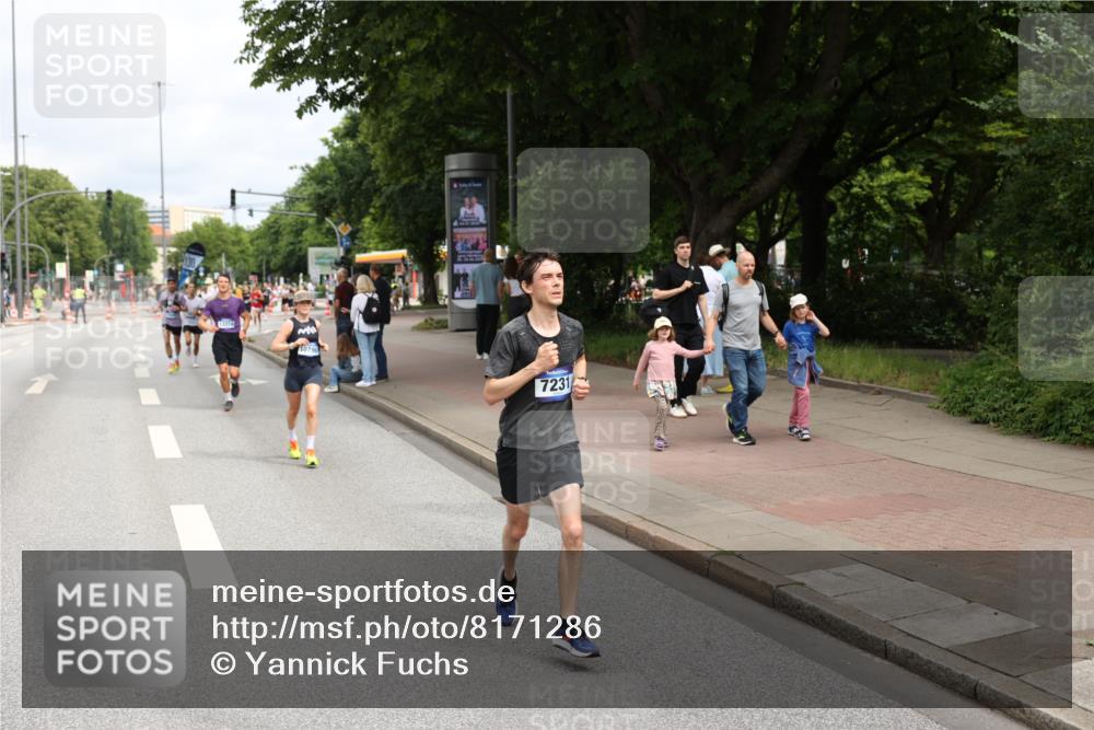 29.06.2025 - hella hamburg halbmarathon Yannick Fuchs http://msf.ph/oto/8171286 29.06.2025 10:24:39 20KM 1758, 2021, 2180, 3043, 6781, 7186, 7231, 8784, 9137, 9571, 10156, 10171, 10790, 12234, 12308, 12337, 13374, 13838, 14164, 15672, 15880, 16118, 16736, 16818, 17197, 18699, 18737, 19042, 19194, 19202, 19203, 19204 meine-sportfotos.de