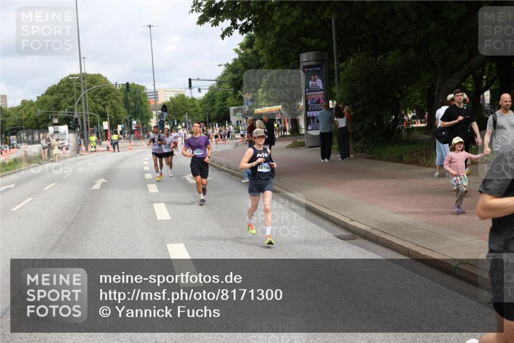 29.06.2025 - hella hamburg halbmarathon Yannick Fuchs http://msf.ph/oto/8171300 29.06.2025 10:24:39 20KM 1758, 2021, 2180, 3043, 6781, 7186, 7231, 8784, 9137, 9571, 10156, 10171, 10790, 12234, 12308, 12337, 13374, 13838, 14164, 15672, 15880, 16118, 16736, 16818, 17197, 18699, 18737, 19042, 19194, 19202, 19203, 19204 meine-sportfotos.de