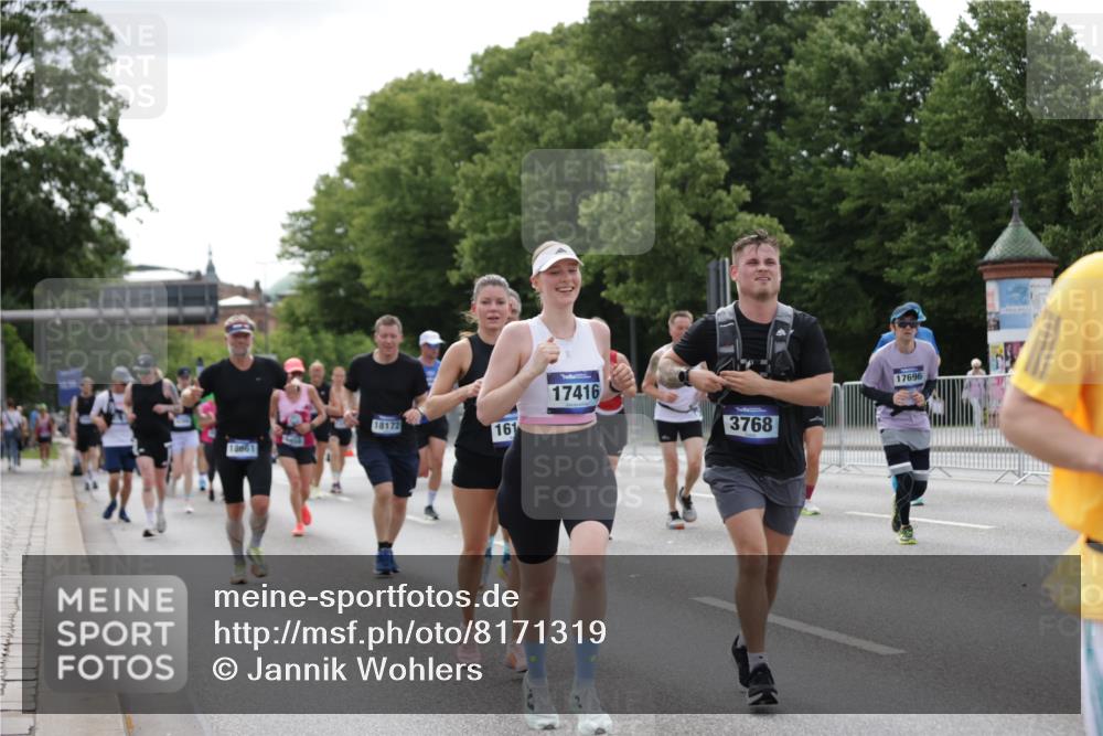 29.06.2025 - hella hamburg halbmarathon Jannik Wohlers http://msf.ph/oto/8171319 29.06.2025 10:21:41 Lombardsbrücke 1003, 1294, 1419, 1963, 2009, 2063, 2514, 2744, 3050, 3172, 3458, 3606, 3768, 3995, 4046, 4366, 5641, 6676, 6881, 6977, 7162, 8431, 8860, 8884, 8954, 9002, 9062, 9327, 9788, 9807, 10088, 10125, 10167, 10210, 10710, 11440, 12894, 13255, 13477, 14053, 14055, 14059, 14168, 14180, 15129, 15324, 15635, 15660, 16143, 16154, 16161, 16796, 16920, 17416, 17556, 17696, 17944, 18172, 18661, 19008, 19099, 19154 meine-sportfotos.de