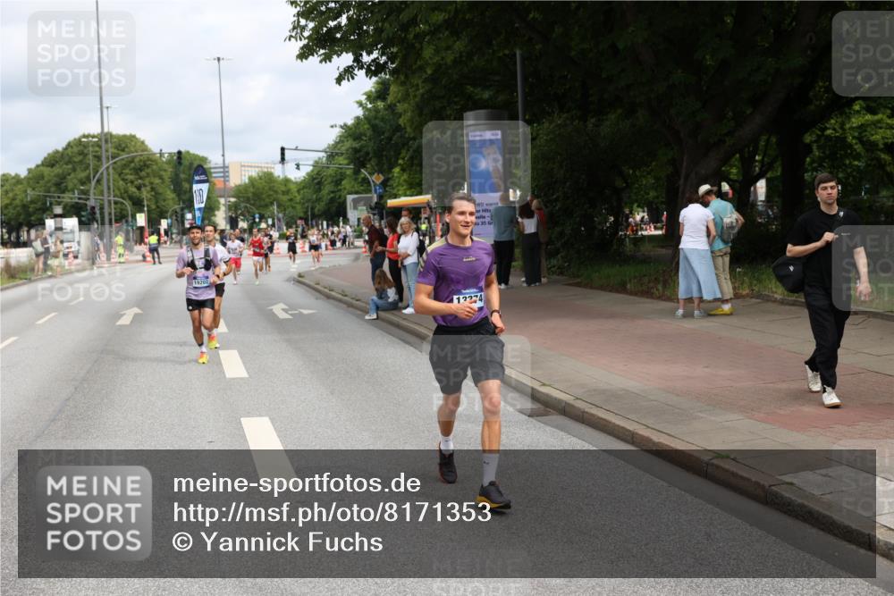 29.06.2025 - hella hamburg halbmarathon Yannick Fuchs http://msf.ph/oto/8171353 29.06.2025 10:24:42 20KM 1758, 2021, 2180, 6781, 7186, 7231, 8784, 9137, 9571, 10156, 10790, 12234, 12308, 12337, 13374, 13838, 14164, 15672, 15880, 16118, 16736, 16818, 17197, 18422, 18737, 19042, 19202, 19203, 19204 meine-sportfotos.de