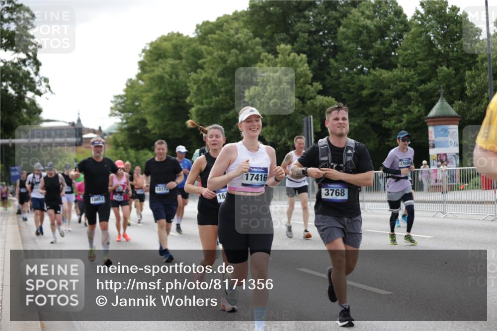 29.06.2025 - hella hamburg halbmarathon Jannik Wohlers http://msf.ph/oto/8171356 29.06.2025 10:21:41 Lombardsbrücke 1003, 1294, 1419, 1963, 2009, 2063, 2514, 2744, 3050, 3172, 3458, 3606, 3768, 3995, 4046, 4366, 5641, 6676, 6881, 6977, 7162, 8431, 8860, 8884, 8954, 9002, 9062, 9327, 9788, 9807, 10088, 10125, 10167, 10210, 10710, 11440, 12894, 13255, 13477, 14053, 14055, 14059, 14168, 14180, 15129, 15324, 15635, 15660, 16143, 16154, 16161, 16796, 16920, 17416, 17556, 17696, 17944, 18172, 18661, 19008, 19099, 19154 meine-sportfotos.de