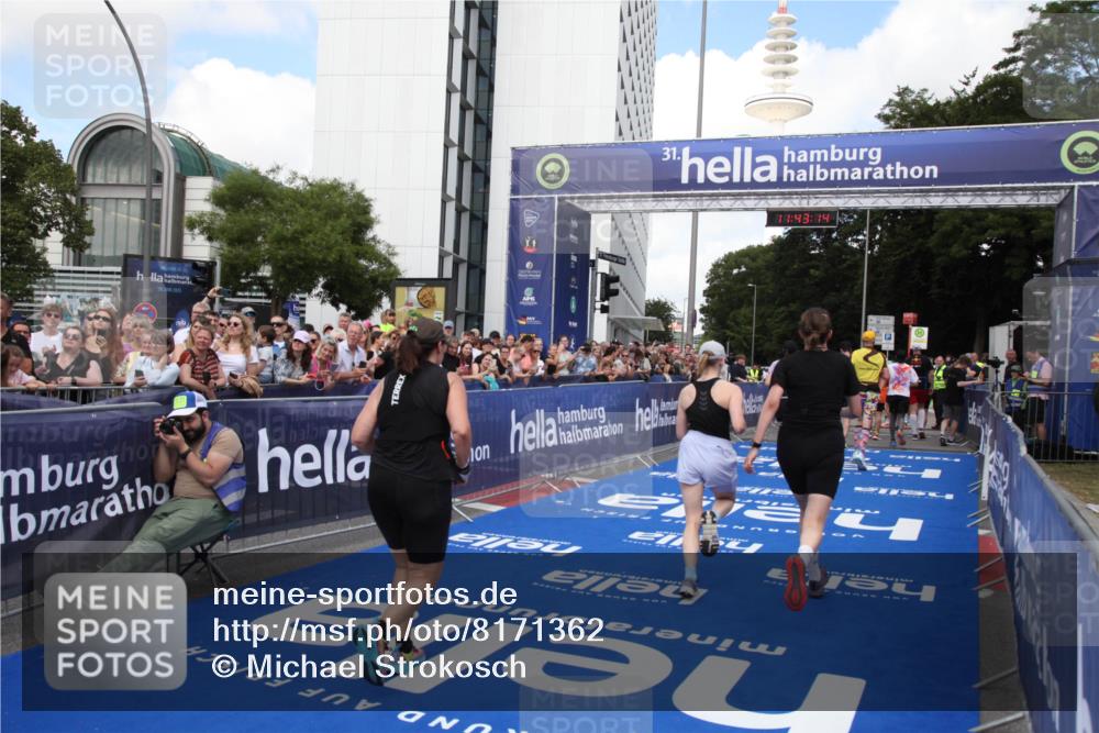29.06.2025 - hella hamburg halbmarathon Michael Strokosch http://msf.ph/oto/8171362 29.06.2025 11:43:12 Ziel 1196, 3306, 3699, 7020, 7199, 10696, 11320, 11371, 12364, 14058, 14249, 14725, 17155, 18568 meine-sportfotos.de