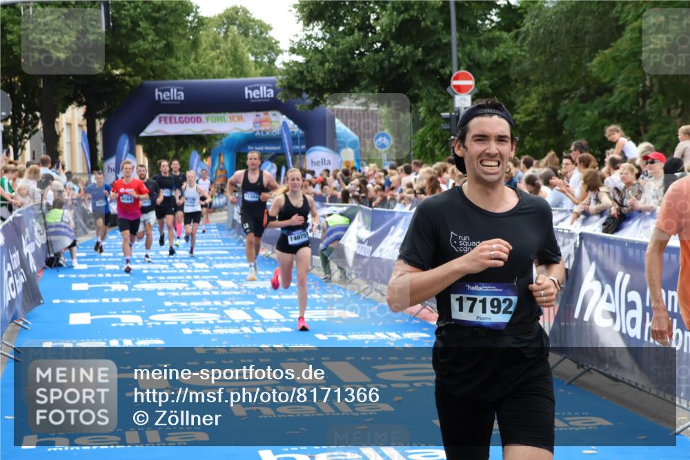 29.06.2025 - hella hamburg halbmarathon Zöllner http://msf.ph/oto/8171366 29.06.2025 10:36:29 Ziel 8084, 9296, 10404, 10680, 10852, 11304, 12051, 12916, 14075, 17192, 17723, 18062 meine-sportfotos.de