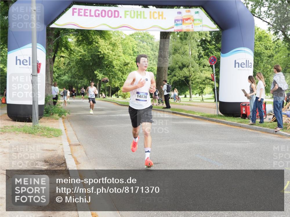 29.06.2025 - hella hamburg halbmarathon MichiJ http://msf.ph/oto/8171370 29.06.2025 10:15:13 Zwischen KM18-KM19 11078, 14836 meine-sportfotos.de