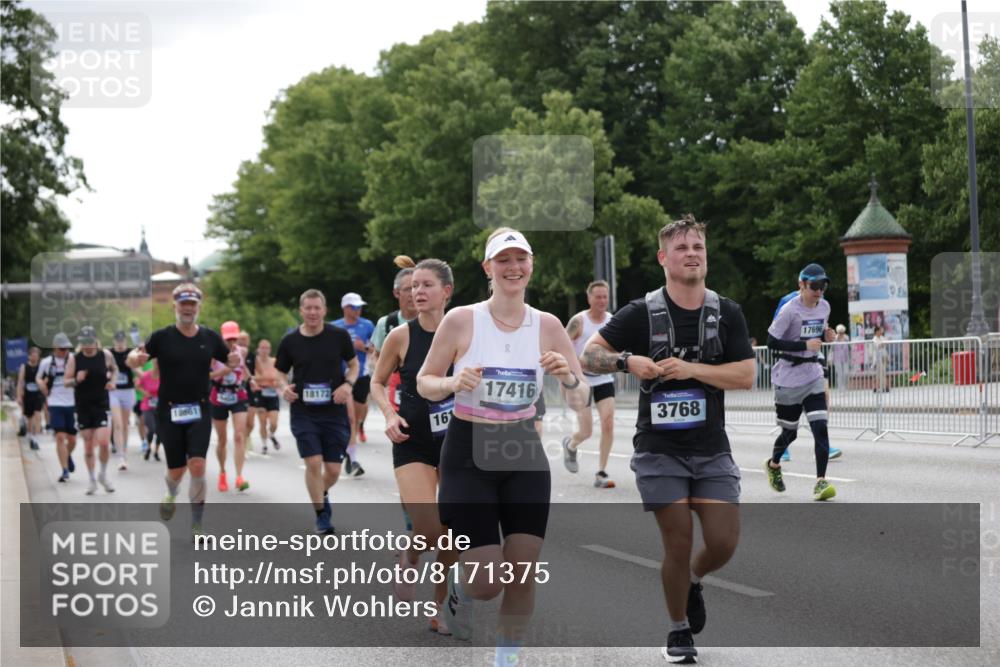 29.06.2025 - hella hamburg halbmarathon Jannik Wohlers http://msf.ph/oto/8171375 29.06.2025 10:21:41 Lombardsbrücke 1003, 1294, 1419, 1963, 2009, 2063, 2514, 2744, 3050, 3172, 3458, 3606, 3768, 3995, 4046, 4366, 5641, 6676, 6881, 6977, 7162, 8431, 8860, 8884, 8954, 9002, 9062, 9327, 9788, 9807, 10088, 10125, 10167, 10210, 10710, 11440, 12894, 13255, 13477, 14053, 14055, 14059, 14168, 14180, 15129, 15324, 15635, 15660, 16143, 16154, 16161, 16796, 16920, 17416, 17556, 17696, 17944, 18172, 18661, 19008, 19099, 19154 meine-sportfotos.de