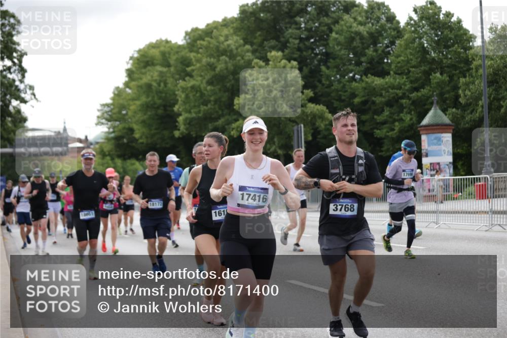 29.06.2025 - hella hamburg halbmarathon Jannik Wohlers http://msf.ph/oto/8171400 29.06.2025 10:21:41 Lombardsbrücke 1003, 1294, 1419, 1963, 2009, 2063, 2514, 2744, 3050, 3172, 3458, 3606, 3768, 3995, 4046, 4366, 5641, 6676, 6881, 6977, 7162, 8431, 8860, 8884, 8954, 9002, 9062, 9327, 9788, 9807, 10088, 10125, 10167, 10210, 10710, 11440, 12894, 13255, 13477, 14053, 14055, 14059, 14168, 14180, 15129, 15324, 15635, 15660, 16143, 16154, 16161, 16796, 16920, 17416, 17556, 17696, 17944, 18172, 18661, 19008, 19099, 19154 meine-sportfotos.de