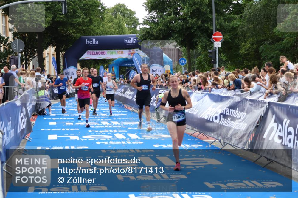 29.06.2025 - hella hamburg halbmarathon Zöllner http://msf.ph/oto/8171413 29.06.2025 10:36:30 Ziel 8084, 9296, 10404, 10680, 10852, 11304, 11833, 12916, 14075, 17723, 18062 meine-sportfotos.de