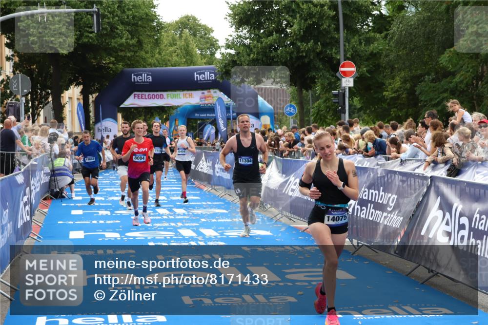 29.06.2025 - hella hamburg halbmarathon Zöllner http://msf.ph/oto/8171433 29.06.2025 10:36:30 Ziel 8084, 9296, 10404, 10680, 10852, 11304, 11833, 12916, 14075, 17723, 18062 meine-sportfotos.de