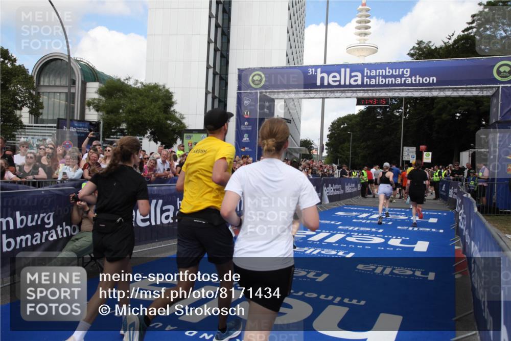 29.06.2025 - hella hamburg halbmarathon Michael Strokosch http://msf.ph/oto/8171434 29.06.2025 11:43:13 Ziel 1196, 3306, 3699, 7020, 7199, 10696, 11320, 11371, 12364, 14249, 14516, 14725, 17102, 17155, 18568 meine-sportfotos.de