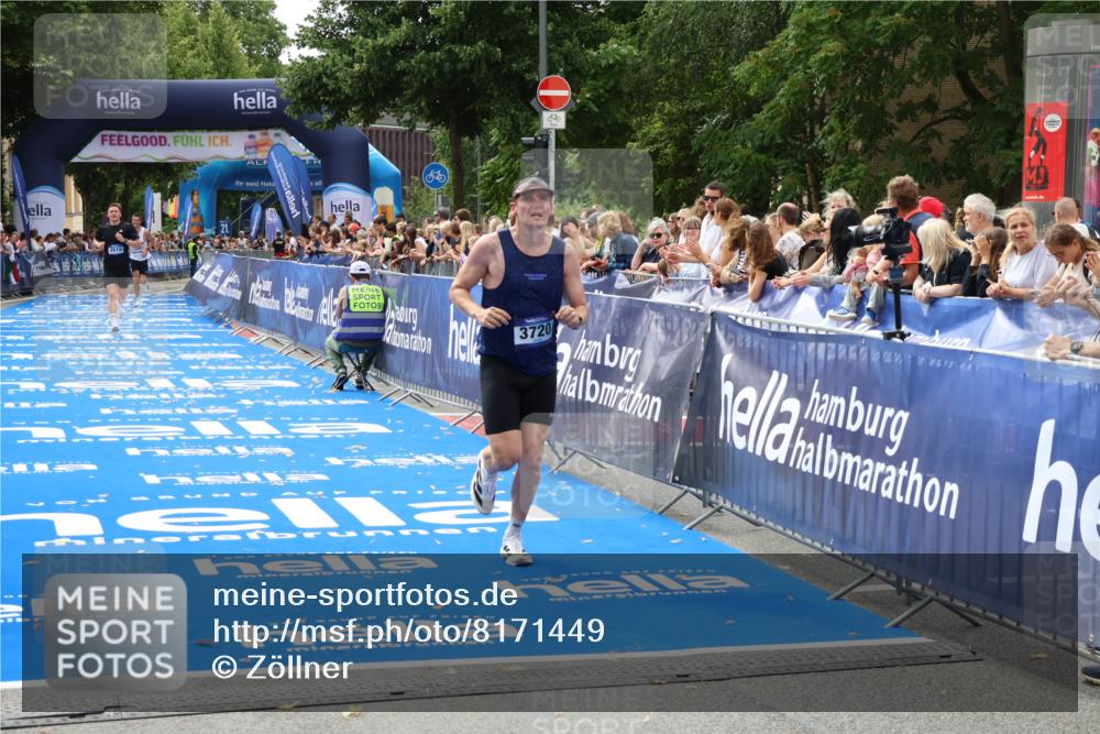 29.06.2025 - hella hamburg halbmarathon Zöllner http://msf.ph/oto/8171449 29.06.2025 10:22:41 Ziel 2618, 3720, 18897 meine-sportfotos.de