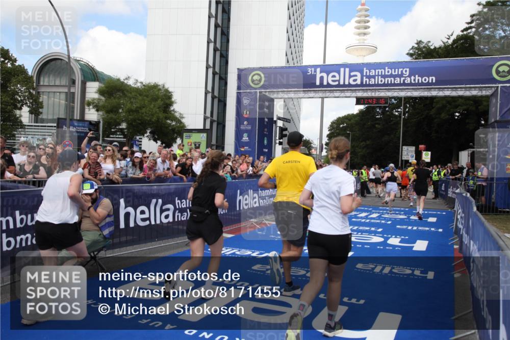 29.06.2025 - hella hamburg halbmarathon Michael Strokosch http://msf.ph/oto/8171455 29.06.2025 11:43:14 Ziel 1196, 3306, 3699, 5913, 7020, 7199, 8539, 10696, 11371, 12364, 14096, 14249, 14516, 14517, 14725, 17102, 17155, 18568 meine-sportfotos.de