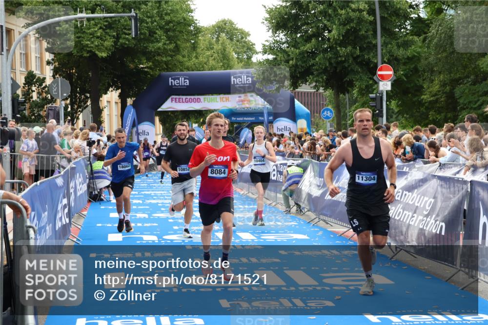 29.06.2025 - hella hamburg halbmarathon Zöllner http://msf.ph/oto/8171521 29.06.2025 10:36:32 Ziel 2121, 8084, 8121, 9296, 10404, 10680, 10852, 11304, 11833, 12916, 17723, 18062 meine-sportfotos.de