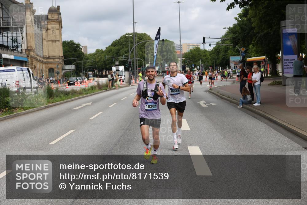 29.06.2025 - hella hamburg halbmarathon Yannick Fuchs http://msf.ph/oto/8171539 29.06.2025 10:24:43 20KM 1758, 2021, 2180, 6781, 7186, 7231, 8784, 9137, 9571, 10156, 10790, 12234, 12308, 13374, 13838, 14164, 15672, 15880, 16118, 16736, 16818, 17197, 18422, 18737, 19042, 19202, 19203, 19204 meine-sportfotos.de