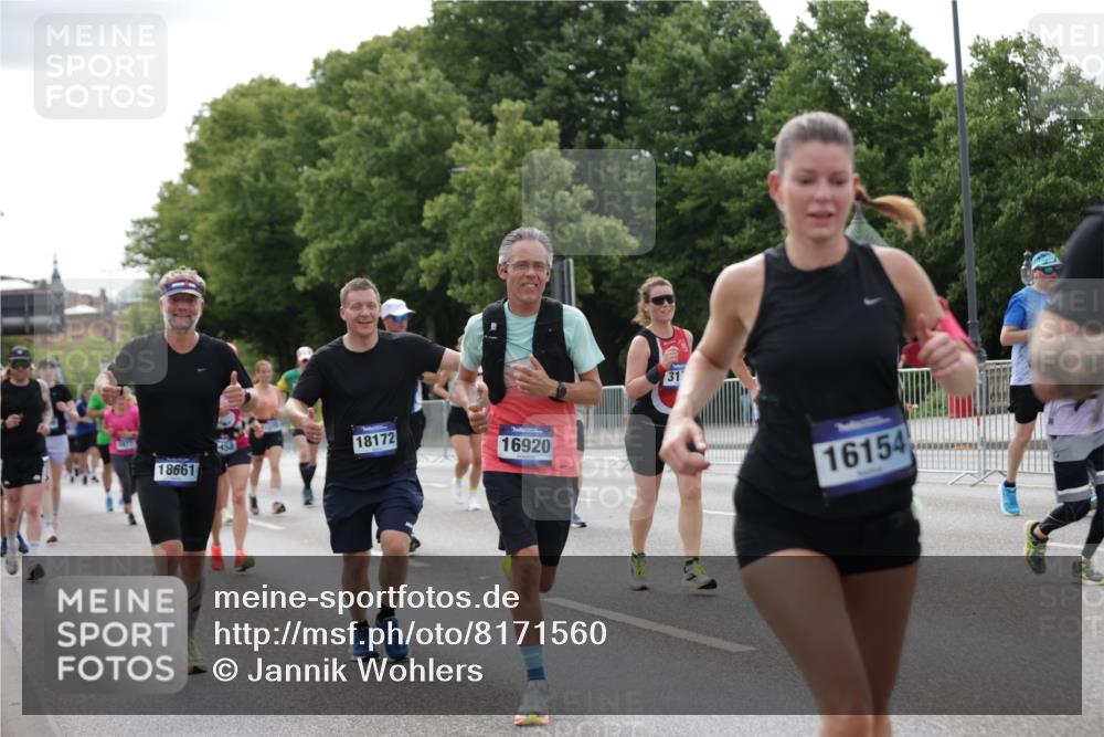 29.06.2025 - hella hamburg halbmarathon Jannik Wohlers http://msf.ph/oto/8171560 29.06.2025 10:21:43 Lombardsbrücke 1003, 1294, 1419, 1963, 2009, 2063, 2514, 2744, 3050, 3172, 3458, 3606, 3768, 4046, 4366, 5641, 6676, 6881, 6977, 7162, 8431, 8860, 8884, 8954, 9002, 9327, 9516, 9788, 9807, 10088, 10167, 10710, 11440, 12894, 13255, 14053, 14055, 14059, 14168, 14180, 14442, 15129, 15324, 15635, 15660, 16143, 16154, 16161, 16796, 16920, 17416, 17556, 17696, 17944, 18172, 18661, 19008, 19154 meine-sportfotos.de
