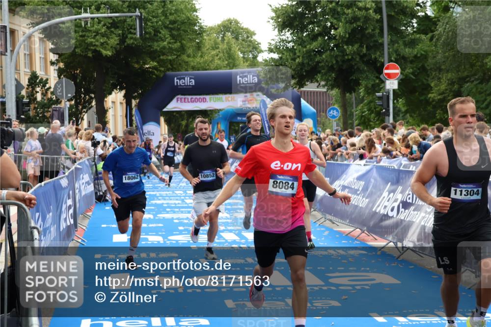 29.06.2025 - hella hamburg halbmarathon Zöllner http://msf.ph/oto/8171563 29.06.2025 10:36:33 Ziel 2121, 8084, 8121, 9296, 10404, 10680, 10852, 11304, 11833, 12916, 17723, 18062 meine-sportfotos.de