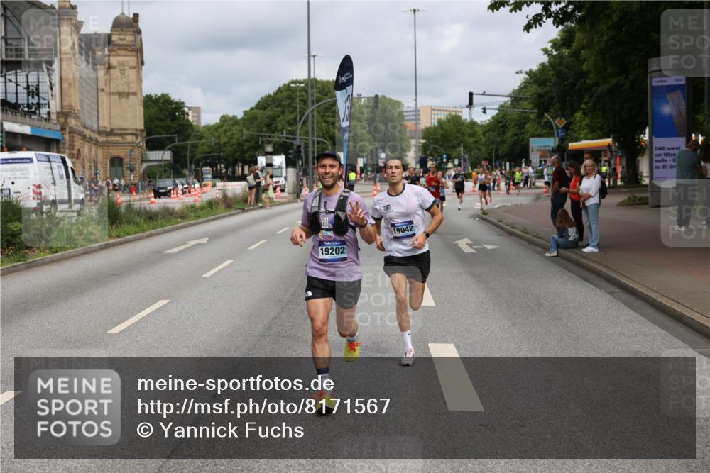 29.06.2025 - hella hamburg halbmarathon Yannick Fuchs http://msf.ph/oto/8171567 29.06.2025 10:24:44 20KM 1758, 2021, 2180, 6781, 7186, 7231, 8784, 9137, 9571, 10156, 10790, 12234, 12308, 13374, 13838, 14164, 15672, 15880, 16118, 16736, 16818, 17197, 18422, 19042, 19202, 19203, 19204 meine-sportfotos.de