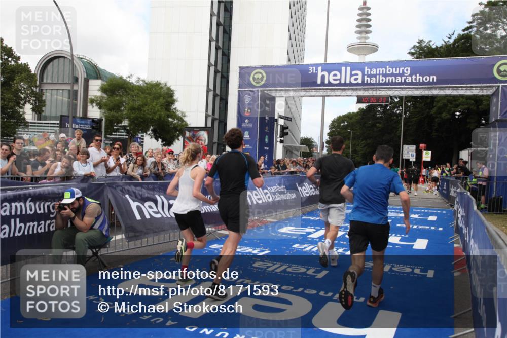 29.06.2025 - hella hamburg halbmarathon Michael Strokosch http://msf.ph/oto/8171593 29.06.2025 10:36:31 Ziel 8084, 9296, 10404, 10680, 10852, 11304, 11833, 12916, 14075, 17723, 18062 meine-sportfotos.de