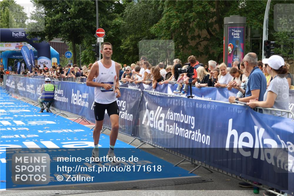 29.06.2025 - hella hamburg halbmarathon Zöllner http://msf.ph/oto/8171618 29.06.2025 10:22:49 Ziel 18897 meine-sportfotos.de