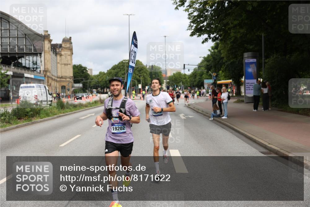 29.06.2025 - hella hamburg halbmarathon Yannick Fuchs http://msf.ph/oto/8171622 29.06.2025 10:24:44 20KM 1758, 2021, 2180, 6781, 7186, 7231, 8784, 9137, 9571, 10156, 10790, 12234, 12308, 13374, 13838, 14164, 15672, 15880, 16118, 16736, 16818, 17197, 18422, 19042, 19202, 19203, 19204 meine-sportfotos.de