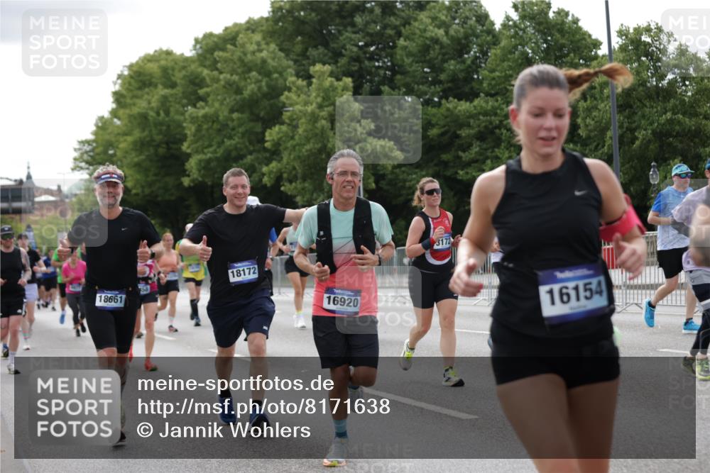 29.06.2025 - hella hamburg halbmarathon Jannik Wohlers http://msf.ph/oto/8171638 29.06.2025 10:21:43 Lombardsbrücke 1003, 1294, 1419, 1963, 2009, 2063, 2514, 2744, 3050, 3172, 3458, 3606, 3768, 4046, 4366, 5641, 6676, 6881, 6977, 7162, 8431, 8860, 8884, 8954, 9002, 9327, 9516, 9788, 9807, 10088, 10167, 10710, 11440, 12894, 13255, 14053, 14055, 14059, 14168, 14180, 14442, 15129, 15324, 15635, 15660, 16143, 16154, 16161, 16796, 16920, 17416, 17556, 17696, 17944, 18172, 18661, 19008, 19154 meine-sportfotos.de