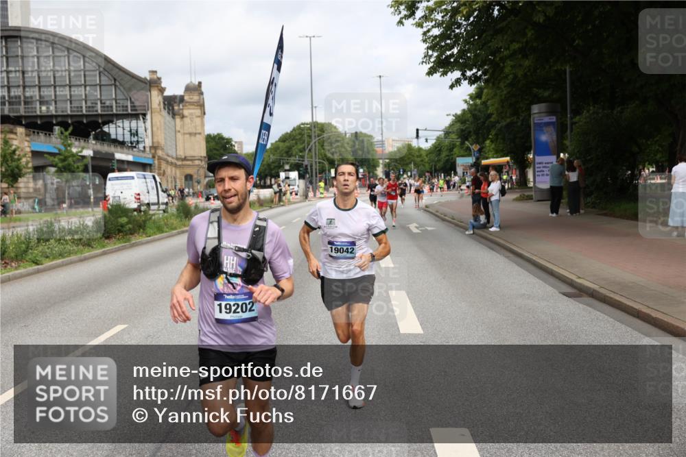 29.06.2025 - hella hamburg halbmarathon Yannick Fuchs http://msf.ph/oto/8171667 29.06.2025 10:24:45 20KM 1758, 2021, 6781, 7186, 7231, 8784, 9137, 9571, 10790, 12234, 12308, 13374, 13838, 14164, 15672, 15880, 16736, 16818, 17197, 18422, 19042, 19202, 19203, 19204 meine-sportfotos.de