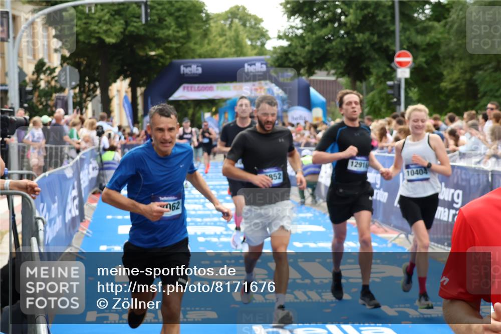 29.06.2025 - hella hamburg halbmarathon Zöllner http://msf.ph/oto/8171676 29.06.2025 10:36:34 Ziel 2121, 6915, 8121, 9296, 10404, 10680, 10852, 11833, 12916, 17723, 18062 meine-sportfotos.de