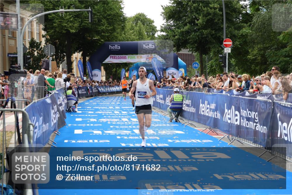 29.06.2025 - hella hamburg halbmarathon Zöllner http://msf.ph/oto/8171682 29.06.2025 10:22:58 Ziel 11624, 16548, 18328 meine-sportfotos.de