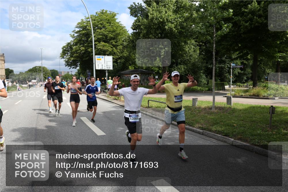 29.06.2025 - hella hamburg halbmarathon Yannick Fuchs http://msf.ph/oto/8171693 29.06.2025 10:41:18 20KM 1012, 1070, 1689, 1942, 2623, 3304, 5129, 5472, 5532, 5889, 6203, 6373, 6630, 7480, 7908, 8564, 9051, 9305, 9497, 10122, 10208, 10211, 10423, 11077, 11858, 12808, 13303, 13554, 13728, 14415, 14449, 14482, 14594, 15026, 15611, 15714, 15825, 16089, 16136, 16175, 16466, 16475, 16819, 17718, 18297, 18356 meine-sportfotos.de