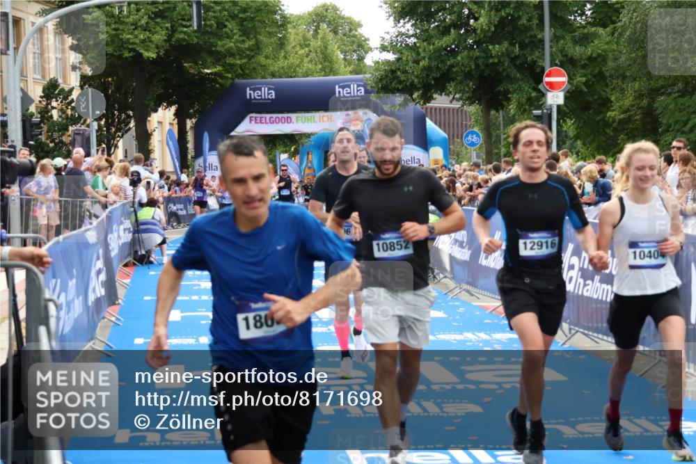 29.06.2025 - hella hamburg halbmarathon Zöllner http://msf.ph/oto/8171698 29.06.2025 10:36:34 Ziel 2121, 6915, 8121, 9296, 10404, 10680, 10852, 11833, 12916, 17723, 18062 meine-sportfotos.de