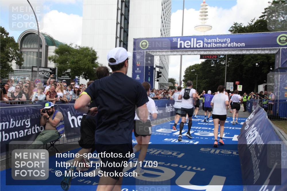 29.06.2025 - hella hamburg halbmarathon Michael Strokosch http://msf.ph/oto/8171709 29.06.2025 11:43:27 Ziel 2031, 3307, 3428, 4855, 6571, 7589, 8021, 8758, 9331, 9333, 10145, 12391, 13195, 13601, 14608, 14851, 15562, 17684, 18258 meine-sportfotos.de