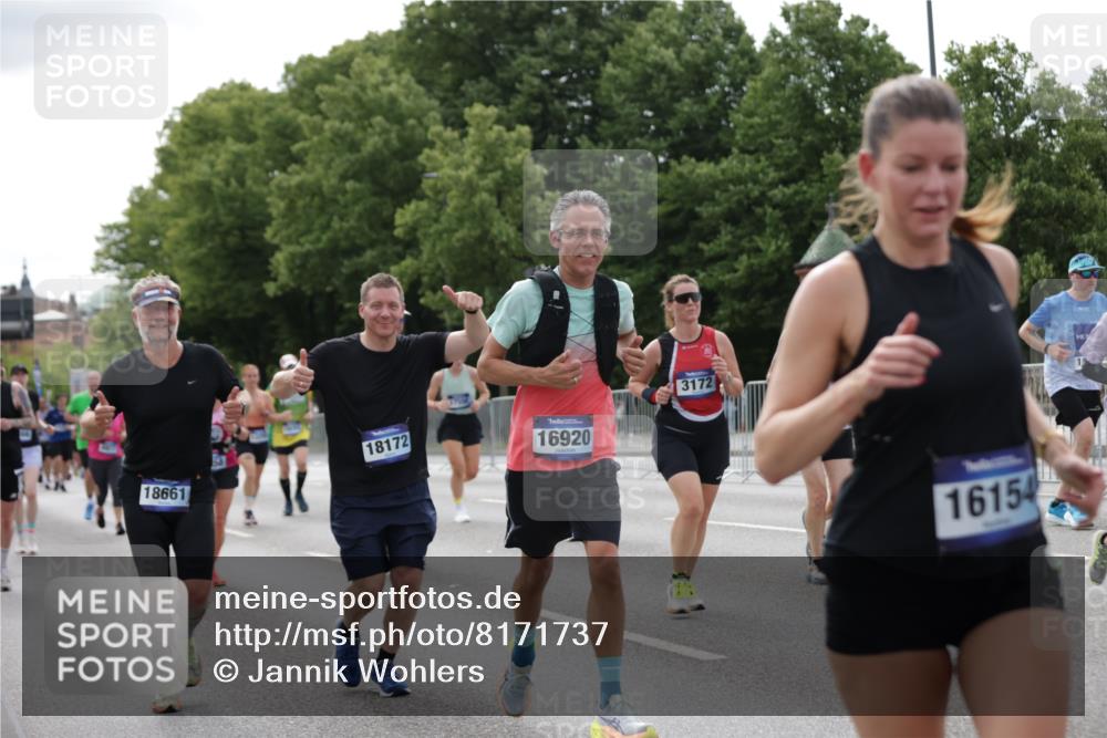 29.06.2025 - hella hamburg halbmarathon Jannik Wohlers http://msf.ph/oto/8171737 29.06.2025 10:21:43 Lombardsbrücke 1003, 1294, 1419, 1963, 2009, 2063, 2514, 2744, 3050, 3172, 3458, 3606, 3768, 4046, 4366, 5641, 6676, 6881, 6977, 7162, 8431, 8860, 8884, 8954, 9002, 9327, 9516, 9788, 9807, 10088, 10167, 10710, 11440, 12894, 13255, 14053, 14055, 14059, 14168, 14180, 14442, 15129, 15324, 15635, 15660, 16143, 16154, 16161, 16796, 16920, 17416, 17556, 17696, 17944, 18172, 18661, 19008, 19154 meine-sportfotos.de