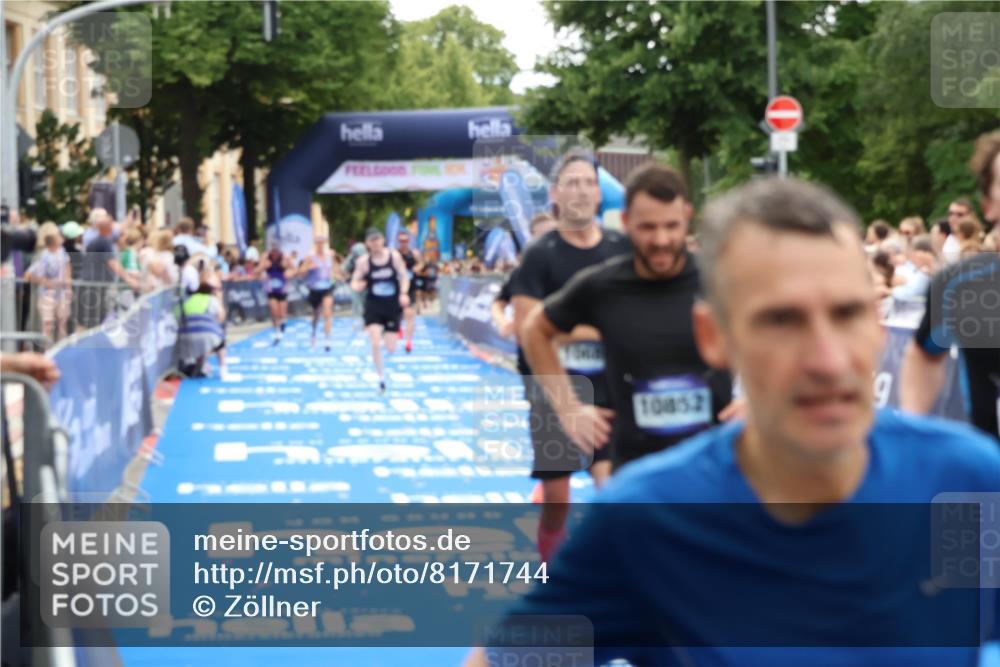 29.06.2025 - hella hamburg halbmarathon Zöllner http://msf.ph/oto/8171744 29.06.2025 10:36:35 Ziel 2121, 6915, 8121, 9296, 10404, 10680, 10852, 11833, 12916, 16523, 17723 meine-sportfotos.de