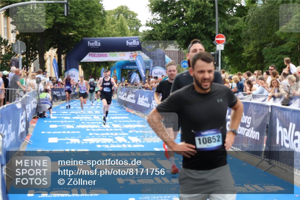 29.06.2025 - hella hamburg halbmarathon Zöllner http://msf.ph/oto/8171756 29.06.2025 10:36:35 Ziel 2121, 6915, 8121, 9296, 10404, 10680, 10852, 11833, 12916, 16523, 17723 meine-sportfotos.de