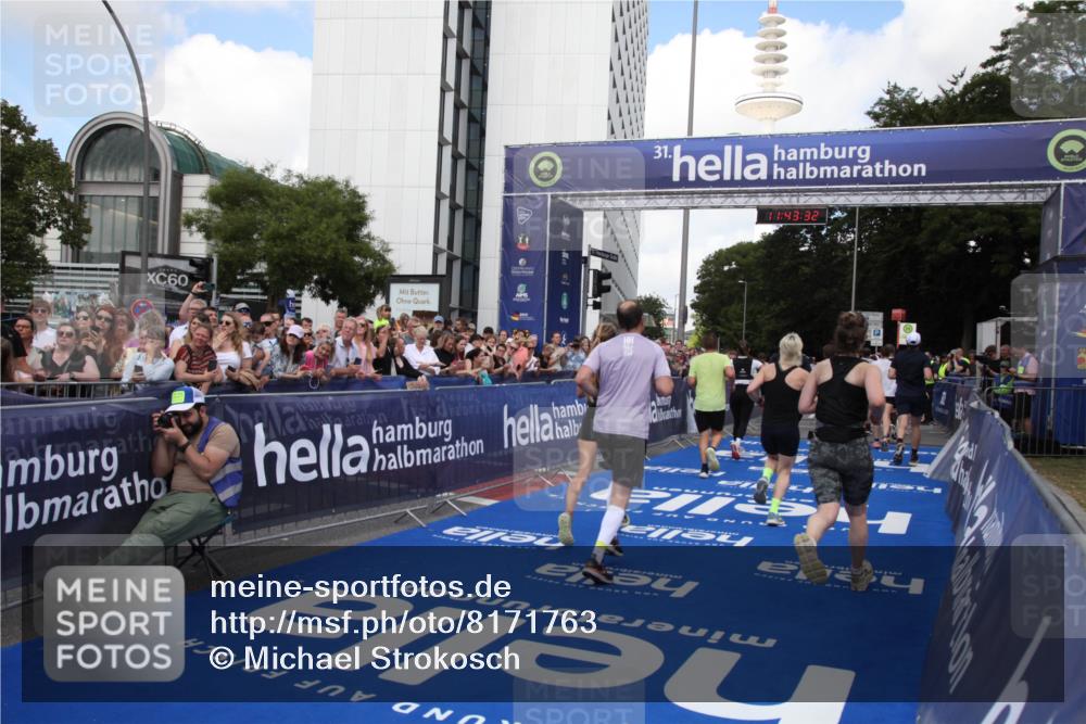 29.06.2025 - hella hamburg halbmarathon Michael Strokosch http://msf.ph/oto/8171763 29.06.2025 11:43:30 Ziel 2031, 3307, 3428, 4855, 6571, 7118, 7552, 7589, 8021, 8300, 8301, 8758, 9333, 10145, 12227, 13195, 14608, 14851, 15562, 15815, 17684, 18258 meine-sportfotos.de