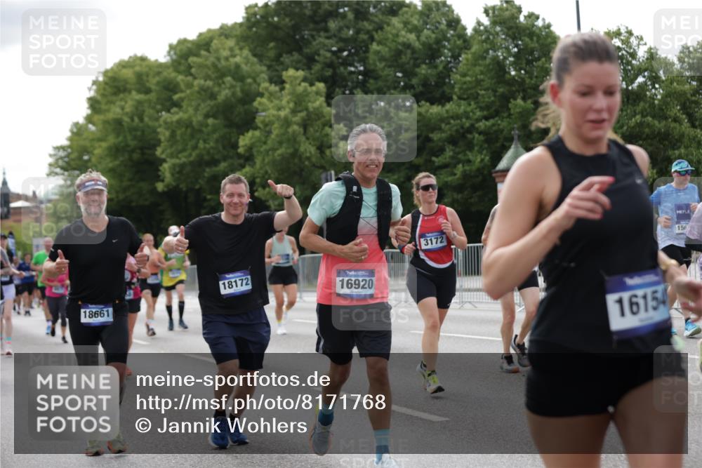 29.06.2025 - hella hamburg halbmarathon Jannik Wohlers http://msf.ph/oto/8171768 29.06.2025 10:21:43 Lombardsbrücke 1003, 1294, 1419, 1963, 2009, 2063, 2514, 2744, 3050, 3172, 3458, 3606, 3768, 4046, 4366, 5641, 6676, 6881, 6977, 7162, 8431, 8860, 8884, 8954, 9002, 9327, 9516, 9788, 9807, 10088, 10167, 10710, 11440, 12894, 13255, 14053, 14055, 14059, 14168, 14180, 14442, 15129, 15324, 15635, 15660, 16143, 16154, 16161, 16796, 16920, 17416, 17556, 17696, 17944, 18172, 18661, 19008, 19154 meine-sportfotos.de